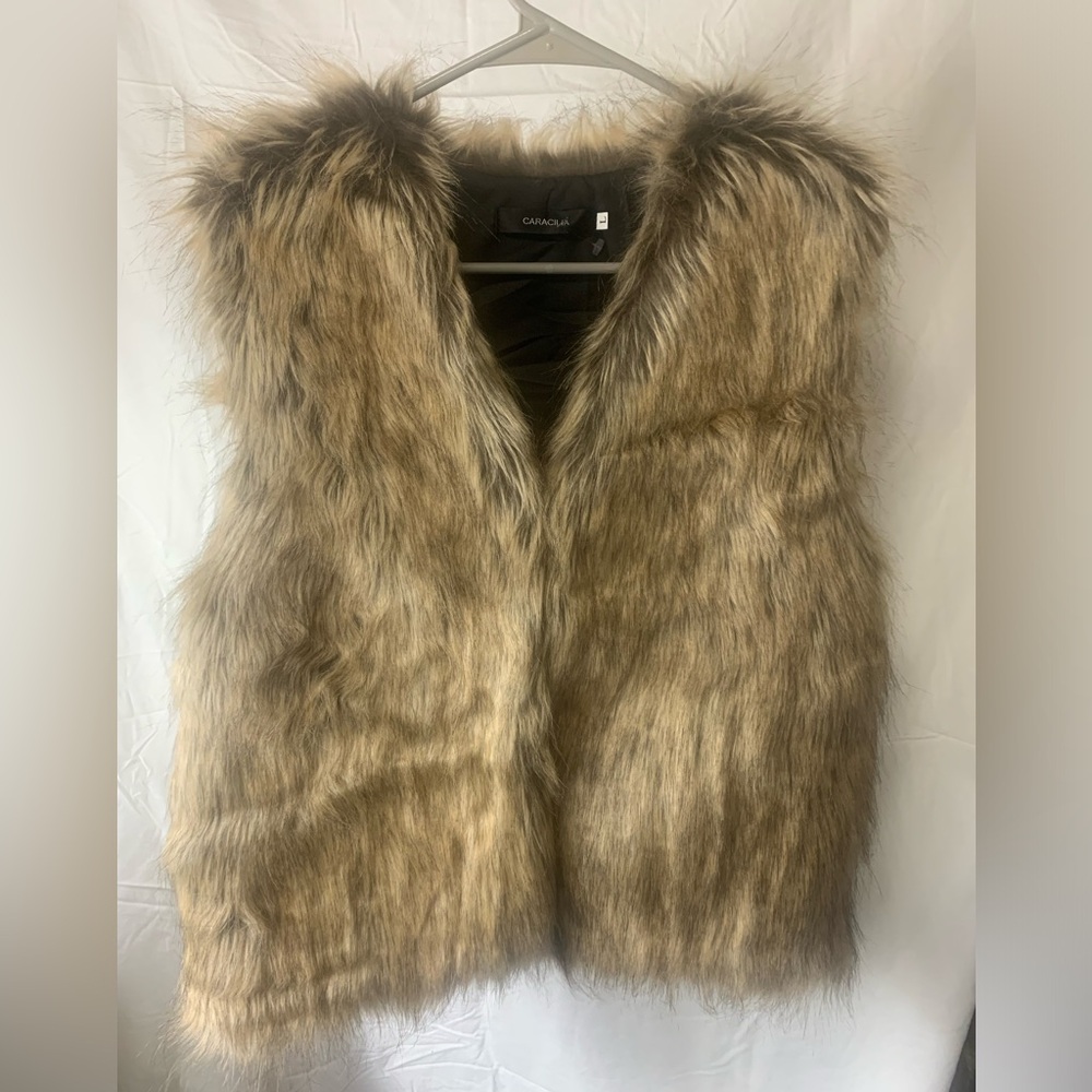 Caracilia faux fur vest with pockets